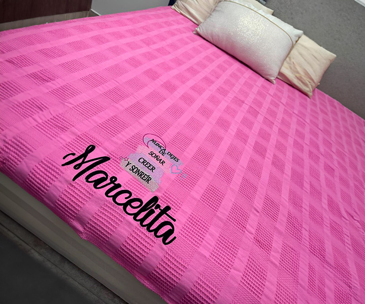 Cobija personalizada con nombre y frase color rosado - 124