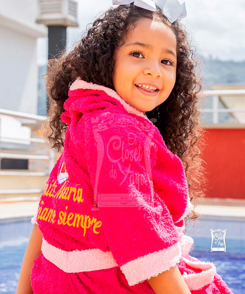 Salida de baño para niño color fucsia