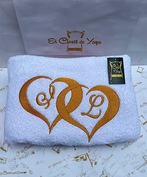 Toalla personalizada para matrimonio de letras de corazón