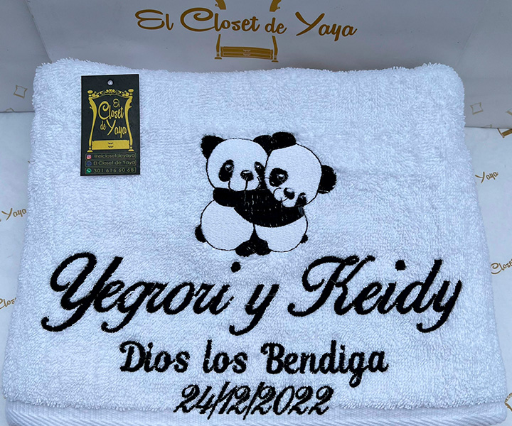 Toalla personalizada para matrimonio de pandas - 365