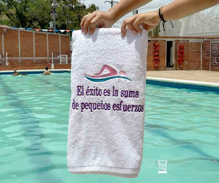 Toalla personalizada para mujer con frase de motivación - 314